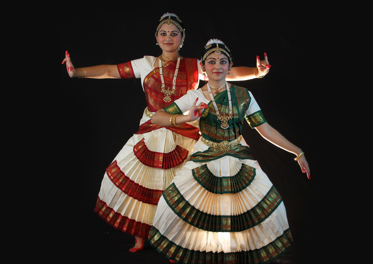 Image of bharatanatyam dancers performing on stage-SX660028-Picxy